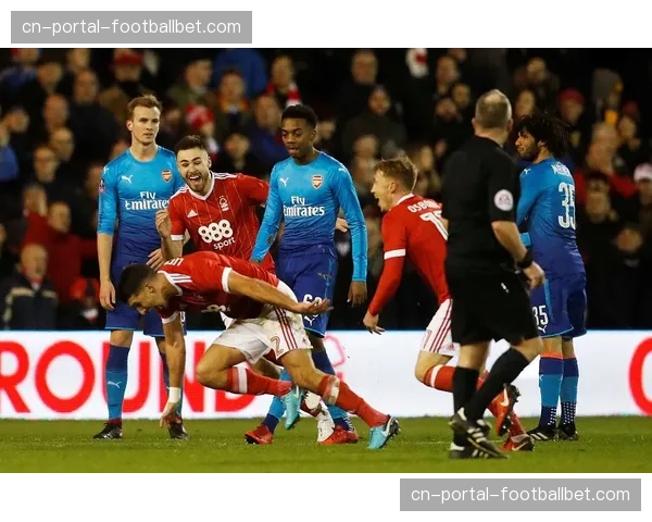 “诺丁汉森林获得点球，VAR复核后改判为禁区线任意球”